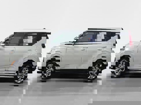 Used 2021 Kia Soul LX image 6