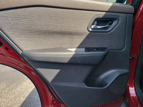 Used 2022 Nissan Rogue SV image 11