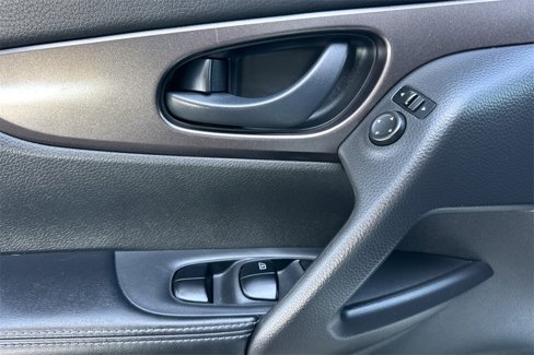 Used 2018 Nissan Rogue Sport S image 13