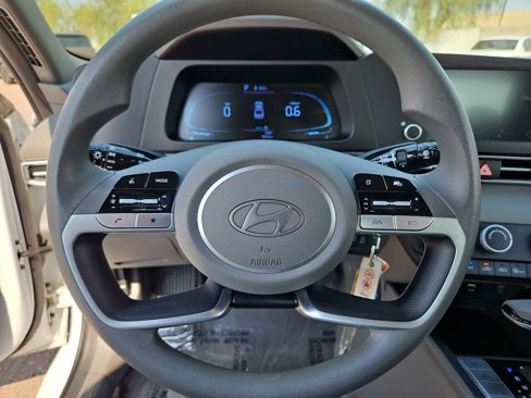 Certified 2024 Hyundai Elantra SE image 20