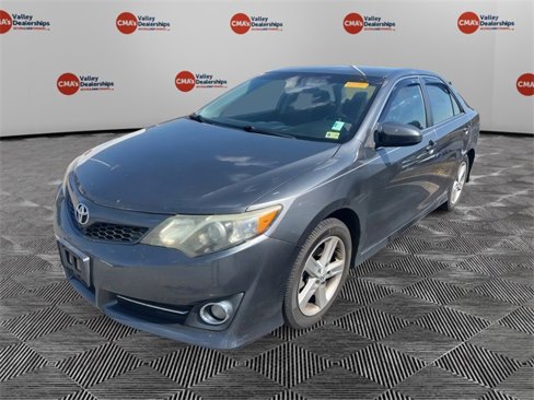 Used 2014 Toyota Camry L image 1