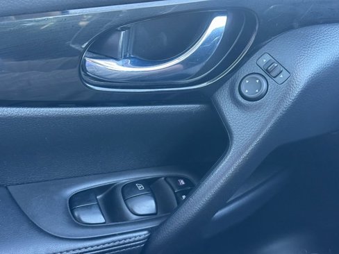 Used 2022 Nissan Rogue Sport SV image 29