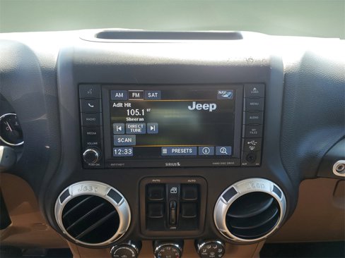 Used 2018 Jeep Wrangler Unlimited Rubicon w/ Connectivity Group image 24