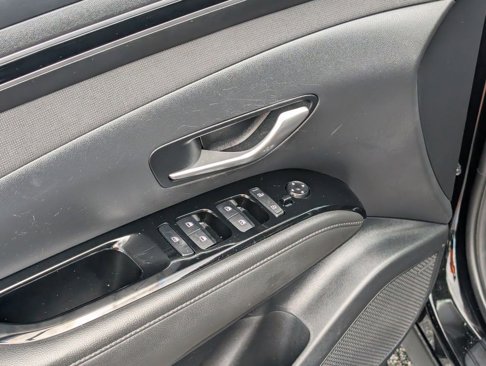Used 2022 Hyundai Tucson Limited image 16