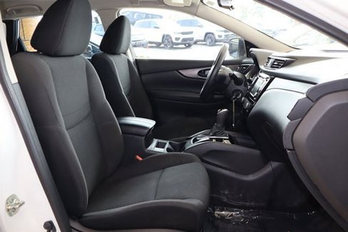 Used 2019 Nissan Rogue Sport S image 9