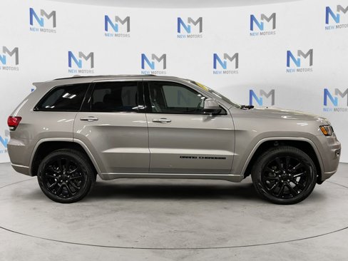 Used 2017 Jeep Grand Cherokee Altitude image 6