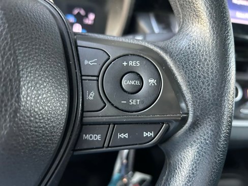 Used 2021 Toyota Corolla LE image 18
