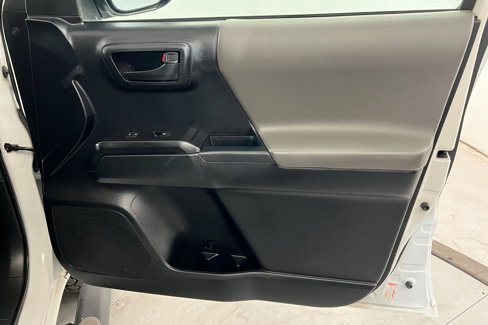 Used 2016 Toyota Tacoma SR image 23