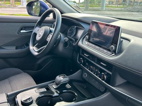 Used 2023 Nissan Rogue SV image 28