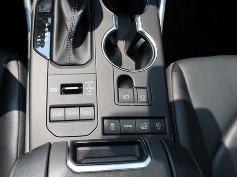 Used 2022 Toyota Highlander XLE image 17