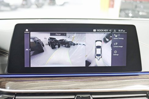 Used 2020 BMW 530e xDrive w/ Executive Package image 20
