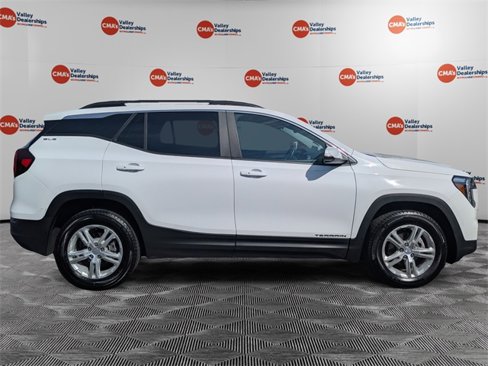 Used 2023 GMC Terrain SLE w/ Driver Convenience Package image 4
