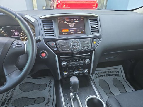 Used 2018 Nissan Pathfinder SV image 23