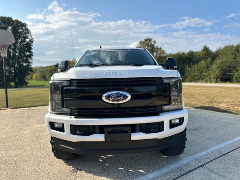 Used 2019 Ford F250 Lariat image 2