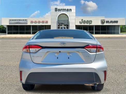 Used 2023 Toyota Corolla LE image 6