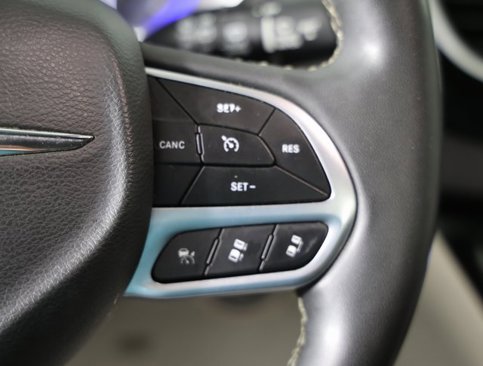 Used 2022 Chrysler Pacifica Touring-L image 14