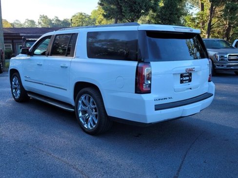 Used 2020 GMC Yukon XL SLT image 11