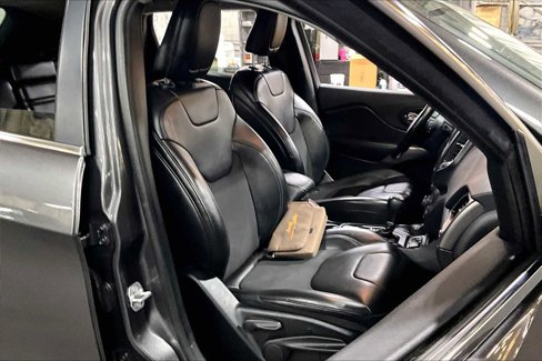 Used 2019 Jeep Cherokee Latitude Plus w/ Cold Weather Group image 8