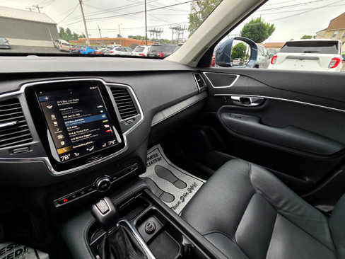 Used 2020 Volvo XC90 T6 Momentum w/ Protection Package Premier image 9