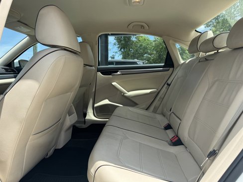 Used 2018 Volkswagen Passat 2.0T R-Line w/ R-Line Lighting Package image 14