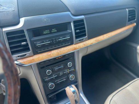 Used 2010 Lincoln MKZ image 13