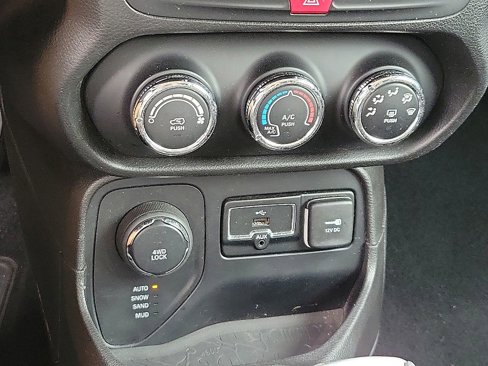 Used 2017 Jeep Renegade Sport w/ Power & Air Group image 16