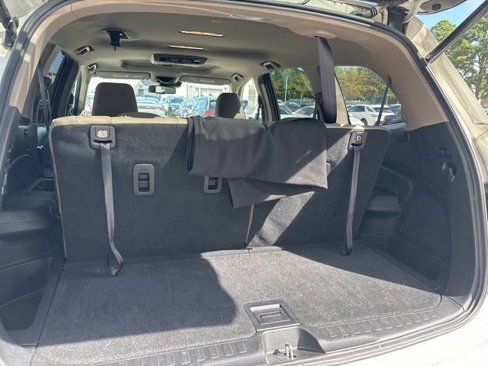 Used 2016 Honda Pilot Touring image 11