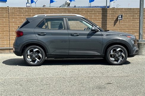 New 2025 Hyundai Venue SEL image 3
