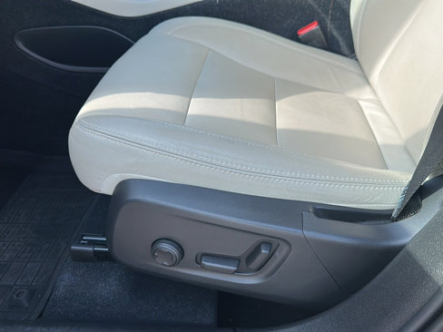 Used 2020 Volvo XC40 T5 Momentum w/ Protection Package Premier image 15