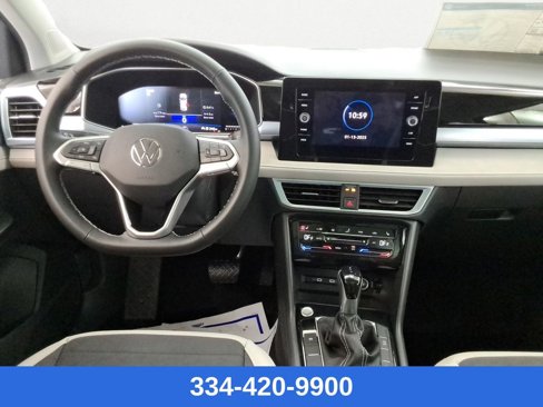 Used 2025 Volkswagen Taos SE w/ Panoramic Sunroof Package image 9