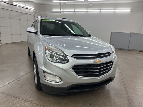 Used 2017 Chevrolet Equinox LT image 3