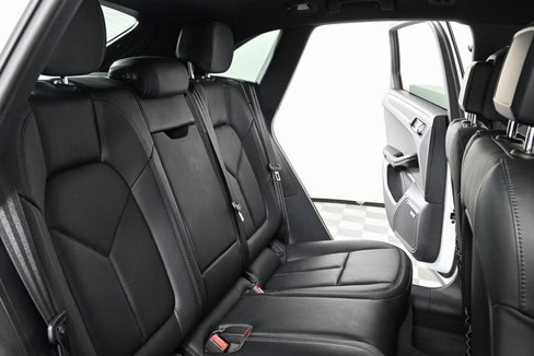Certified 2025 Porsche Macan image 22