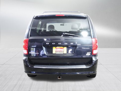 Used 2017 Dodge Grand Caravan SXT image 6