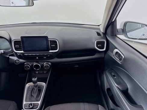 Certified 2024 Hyundai Venue SEL image 23