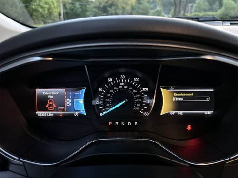 Used 2018 Ford Fusion SE w/ Fusion SE Technology Package image 19