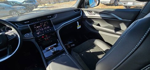 New 2025 Jeep Grand Cherokee L Altitude image 45