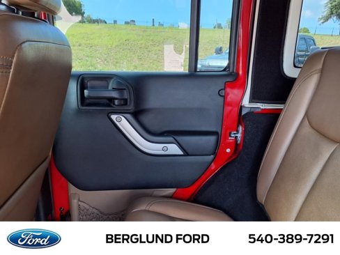 Used 2014 Jeep Wrangler Unlimited Sahara image 31