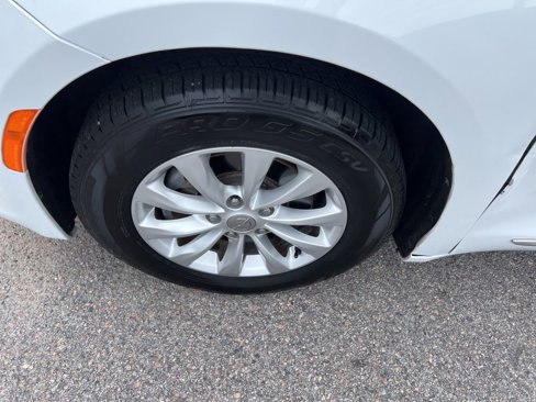 Used 2019 Chrysler Pacifica Touring-L image 36