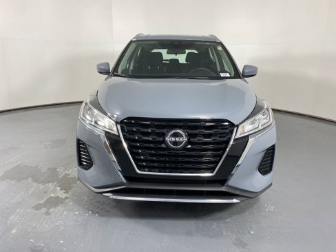 Used 2022 Nissan Kicks SV image 2