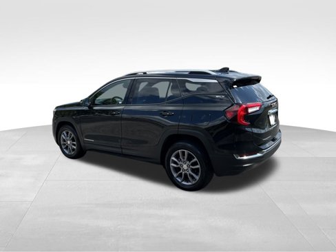 Used 2023 GMC Terrain SLT image 4