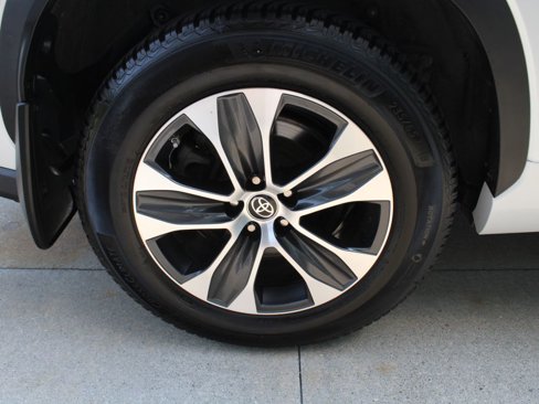 Used 2022 Toyota Highlander XLE image 38