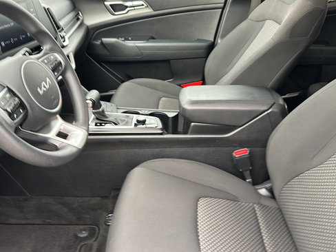 Used 2023 Kia Sportage LX image 13