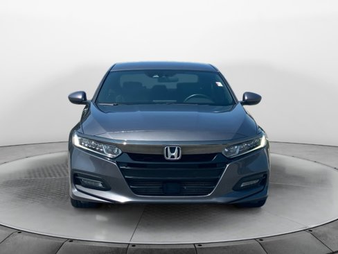 Used 2018 Honda Accord Sport image 2