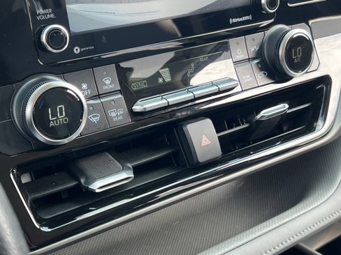 Used 2021 Toyota Highlander L image 26