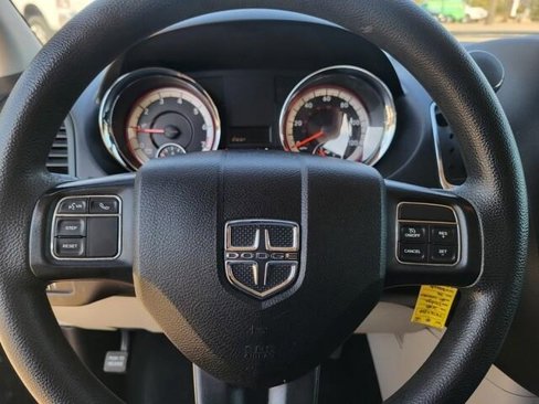 Used 2018 Dodge Grand Caravan SE w/ UConnect Hands-Free Group image 13