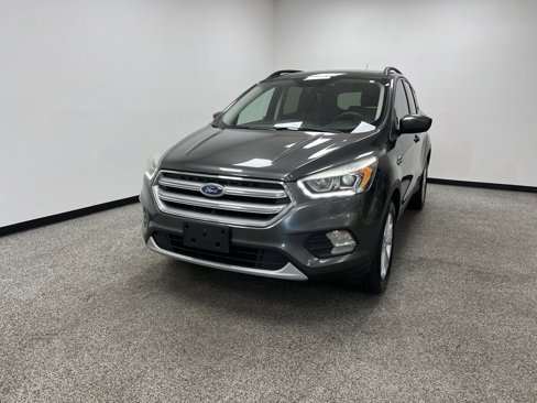 Used 2017 Ford Escape SE w/ Equipment Group 201A image 3