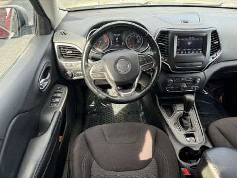 Used 2020 Jeep Cherokee Latitude w/ Cold Weather Group image 15