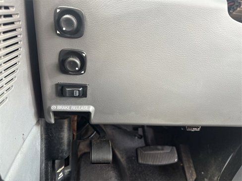 Used 2006 Ford E-450 and Econoline 450 image 40