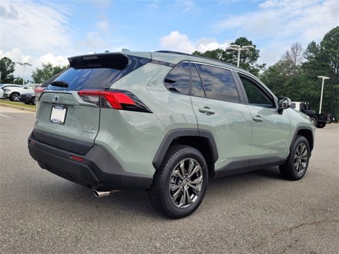 Used 2022 Toyota RAV4 XLE Premium image 15