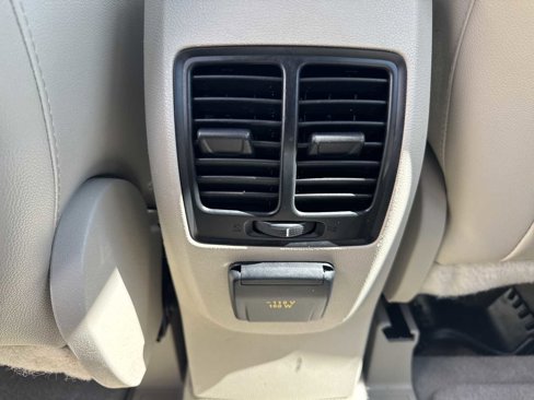Used 2015 Ford C-MAX SEL w/ Equipment Group 302A image 38